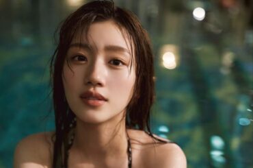 日向坂46佐々木美玲、夜のプールで大人の表情…　小花柄の水着ショット解禁 | | ORICON NEWS