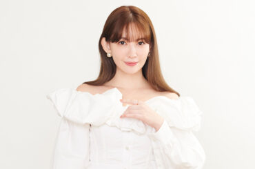 小嶋陽菜「前はアイドル、今は社長」　約10年ぶりの写真集「かもしれない」で魅せた久々の“マシュマロボディ” - WWDJAPAN