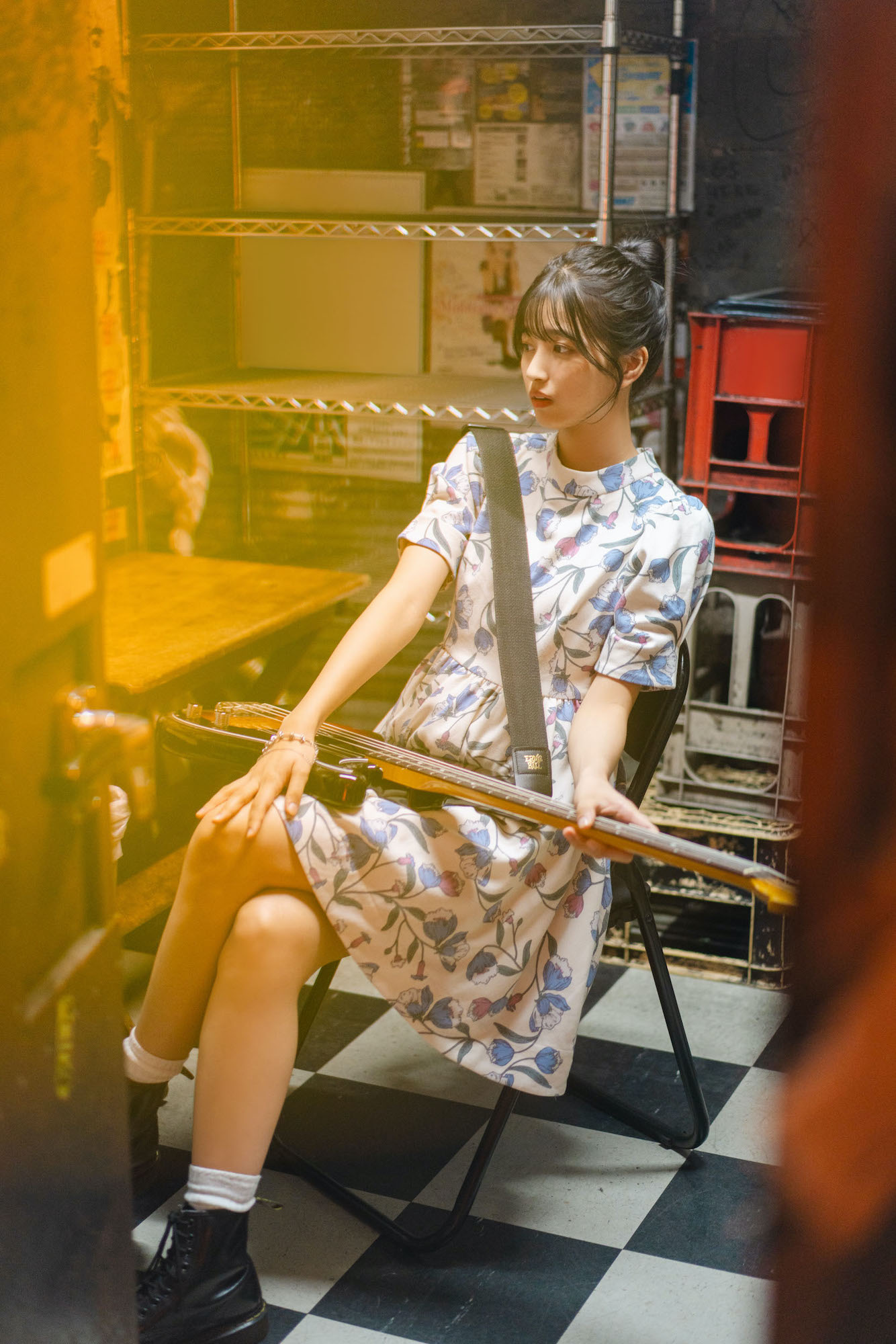 乃木坂46 五百城茉央、ベースを手にロックな姿 披露!!