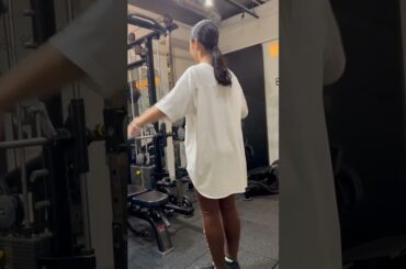 お客様指導風景　サイドレイズ　永井 香音トレーナー　広島パーソナルジム　ナンバーワン #ダイエット #パーソナルジム  #広島市中区