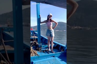 佐々木美玲 写真集発売まであと59日！"みーぱん丸"の船長こと佐々木美玲、いざ出航です！1st 写真集 12月17日発売！