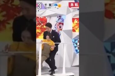 倒れ込む小室アナを救う谷原章介 "足"を使った配慮がイケメンすぎるwww　#ニュース​ ​ #谷原章介​ #救命​　#小室アナ​ #小室さん​ #小室瑛莉子​ #女子アナ​　#アナウンサー​
