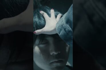 『#全領域異常解決室』🟨「事戸を渡す」🟨 5話で話題のシーンをお届け‼️ 額に手を当てられた3人 取り調べではなぜか犯行を 覚えていませんでした… #藤原竜也 #広瀬アリス #福本莉子 #迫田孝也