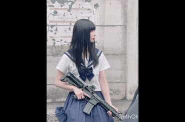 最上もが、世界観パーフェクトな『セーラー服と機関銃』ショットを大量公開