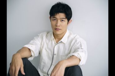 鈴木亮平、玄里と「エモい」ツーショット写真披露　ネオンに照らされたオフ感あふれる表情が素敵