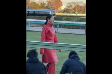 有馬記念の表彰式に向かう長澤まさみさん、初老ジャパンの４選手