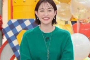 ＜新井恵理那＞大人のクリスマスコーデ　ソックス×パンプスでおしゃれ度アップ