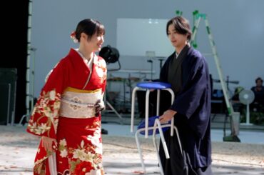 横浜流星、休憩中の広瀬すず＆北口榛花ら共演者に紳士対応　人柄の良さ溢れる気遣いにスタッフが恐縮　富士フイルム新TVCM「お正月を写そう♪2025 チェキ・ワイドな活躍」篇＆メイキング