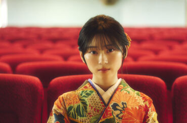 🍭 櫻坂46 山下瞳月、凛とした美しさを切り取る！ 『20±SWEET[トゥエンティ・スウィート] 2025 JANUARY』裏表紙登場