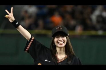 「えっ、お義父さんだったの!?」新婚山本舞香の家族3ショットが話題、〝超大物〟歌手に肩を抱かれ笑顔「この3ショットはエグい」