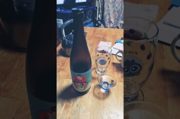 船戸ゆり絵さんと前田佳織里さんのプロデュースの日本酒🍶の前船初恋たびの純米大吟醸の甘口ですね。とても美味しそうですね。お母さんと一緒に飲みますね。