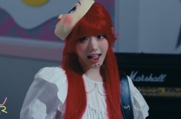 QWER '가짜 아이돌' Official MV