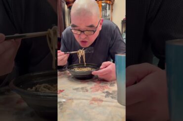 映画「みんな笑え」公開まで27日！なぜ蕎麦にラー油を入れるのか？なぜ野辺富三は落語会に出るのか？　チャンネル登録・高評価お願いします！