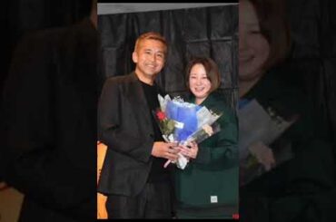 引退発表の稲本に妻でモデルの田中美保から花束　「家族が一番には言いました」と相談、「お疲れさまでしたという言葉はもらった」