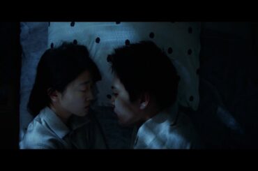 三山凌輝&久保史緒里、ベッドの上で繰り広げられる“複雑な恋愛模様”を描く　2PMファン・チャンソンも登場　映画『誰よりもつよく抱きしめて』本編映像