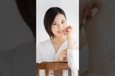 ＜相楽伊織＞元乃木坂46美女　水着姿のウインクショット「か…可愛すぎる」　カレンダーで