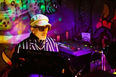 DJ Saturday NIGHT!オールジャンルのMIX DJ配信中。懐かしの名曲から最新のヒットまで