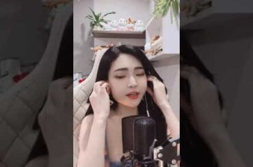 lạnh lùng quay đi thôi biệt ly còn mong nhớ chi