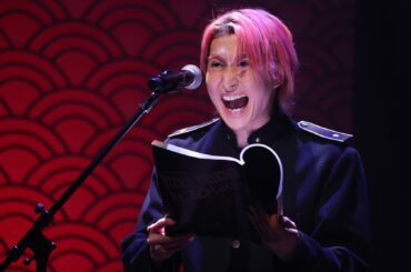 熱演する佐久間大介(撮影・松永 柊斗)