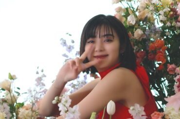 池田エライザ、花に囲まれ「ハッピー！」！？カメラにピースするお茶目な姿も　セイコールキア新CMメイキング＆インタビュー