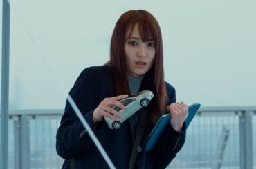 菅井友香、“バキ童”ぐんぴぃの不気味な笑みにドン引き！？ポンコツたちが怪獣映画づくりに奮闘　映画『怪獣ヤロウ！』本編映像