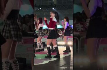 NiziU アヤカ 太もも