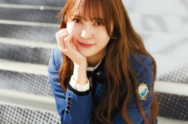 柔らかい表情で見つめる日向坂46加藤史帆（撮影・堀内レイ氏）