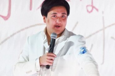 カカロニ栗谷、真っ白衣装がカラフルに　アイドル・可憐なアイボリーにタッチされるも動じず「彼女ができたんですよ」 | | ORICON NEWS