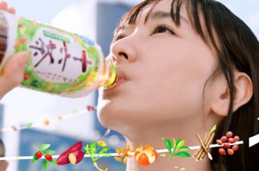 新垣結衣、『十六茶』CM出演17年目に突入！anoの楽曲「ワイワイワールド」をCMソングに起用　アサヒ 十六茶新CM「16チャージ！交差点」編＆メイキング＆インタビュー