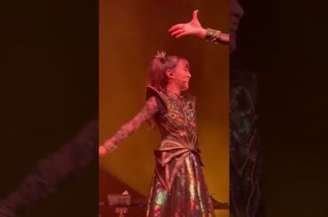 モアはチョコレートを持っています🍫Moa tiene un chocolate