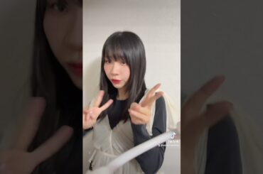 アイドル時代の癖が抜けずウィンクしちゃう