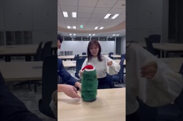 堤アナ、アナウンス室に加わったゆかいな仲間といっしょに踊るの巻