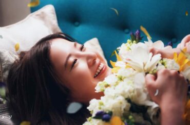 吉高由里子、花にくるまれご機嫌！？今井美樹『PIECE OF MY WISH』に乗せてほっとする洗たくシーンを描く　「アロマで洗お。」新「ニュービーズ」TVCM