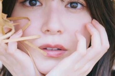 ＜久間田琳加＞ドキッとする大人っぽい一面も披露　最新カレンダーは沖縄で撮影　「ミタゾノ」出演も話題
