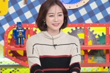 ＜新井恵理那＞チュニックシャツ×スパッツの大人可愛い定番コーデ　リボンタイのブローチがアクセントに