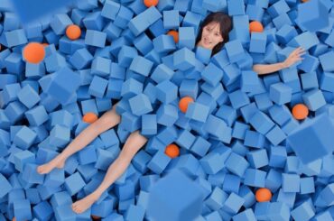 本田翼  bitFlyer (ビットフライヤー) 「埋もれる」編 TVCM