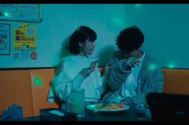 小西桜子　カラオケボックスで”あざとかわいい女子”姿　「ありきたりな言葉じゃなくて」本編映像