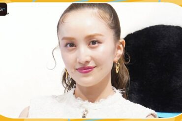 ももクロ百田夏菜子、ノースリーブのミニワンピで美脚見せ　ゴールドカラーのアクセで華やかに