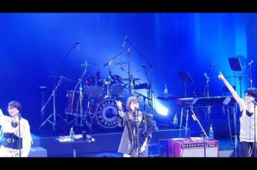 【渡瀬マキ・岸谷香・森高千里】　豪華3ショットに反響　「この楽しさ伝わるかな〜♫」　熱狂ライブ写真も[Azami