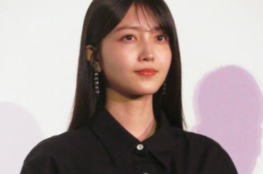 「誰よりもつよく抱きしめて」公開記念舞台あいさつに登壇した久保史緒里