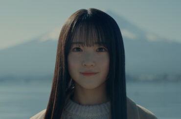 アイドルグループ『乃木坂46』の6期生夏組の4人目として鈴木 佑捺（すずき ゆうな）が発表された。発表ムービーの中で紹介されている過去写真の中に、キャプテン梅澤美波のあの等身大パネルとのツーショットがあり、梅澤美波推しなのかそれとも…