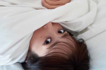 🍭 日向坂46 佐々木久美、美脚が際立つカットやすっぴん姿など1st写真集 4種の裏表紙解禁！ - Pop'n'Roll(ポップンロール)