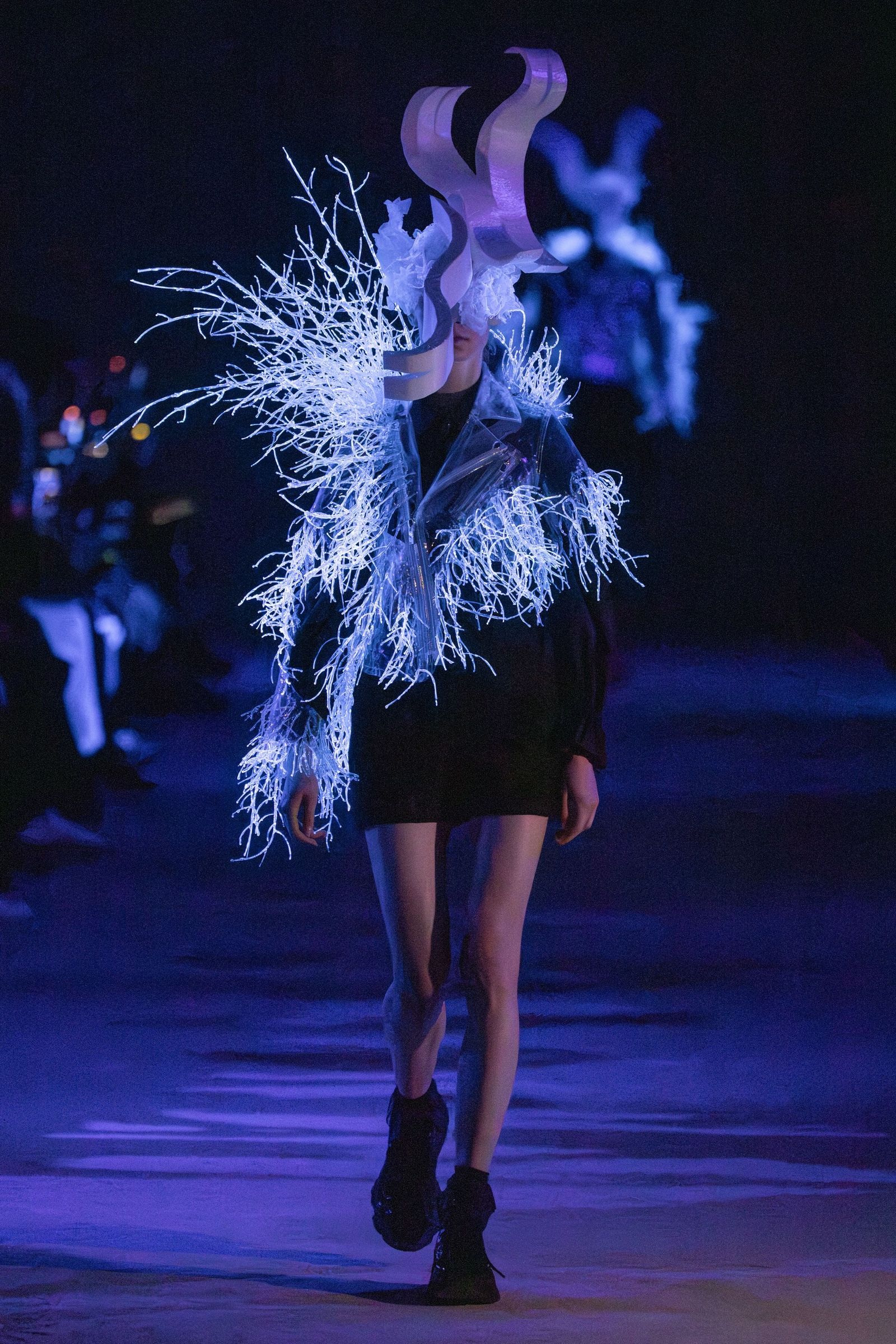 ノワール ケイ ニノミヤのテーマは「ファンタジー」。子どもの頃の自由な感性にのせて【202526年秋冬 パリコレ】