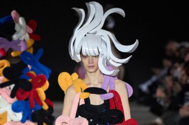 ノワール ケイ ニノミヤのテーマは「ファンタジー」。子どもの頃の自由な感性にのせて【2025-26年秋冬 パリコレ】 | Vogue Japan