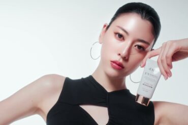 d‘Alba l ダルバ with 三吉彩花 [プレミアム・ヴィーガン、トーンアップサンクリーム "FIND YOUR COLOR" テクスチャーver.]