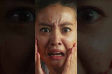 誰もが振り向く〚女神〛には秘密💄があった⁉そんな麗奈をめぐり〚氷の王子〛VS〚情熱的な御曹司〛正反対のイケメン2人がバチバチに💥『#女神降臨 Before 高校デビュー編』3.20(木・祝)公開🎬