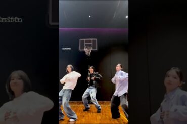 #jhope does the #SweetDreams Challenge with #TWICE's #NAYEON and #MOMO! #btsarmy #bts 👏🕺💃💃😍🔥👑👑👑🤎