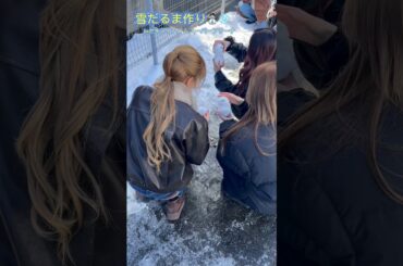 [#NiziU_CAM ]みんなで雪だるま作り⛄️❄️WithUも雪だるま作った〜⁇ #MAYA #AYAKA #NINA #NiziU #ニジュー #니쥬 #WithU #NiziU_tour