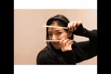 タクシーCMで竹野内豊とのコミカルな掛け合いが光った女優の〝大胆イメチェン〟姿が反響を呼んでいる。 ■タクシーCMでコミカル演技…石井杏奈〝大胆カット〟黒髪ショート姿はこちら