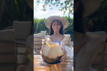 佐々木久美 写真集発売まであと18日！初めて飲んだココナッツジュース♪1st 写真集『めくる日々』3月25日発売！